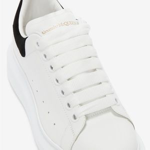 Alexander McQueen Oversized Sneaker in White/black